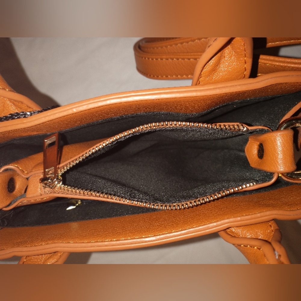 Imoshion Tan Small Crossbody/Hand purse - Picture 9 of 11